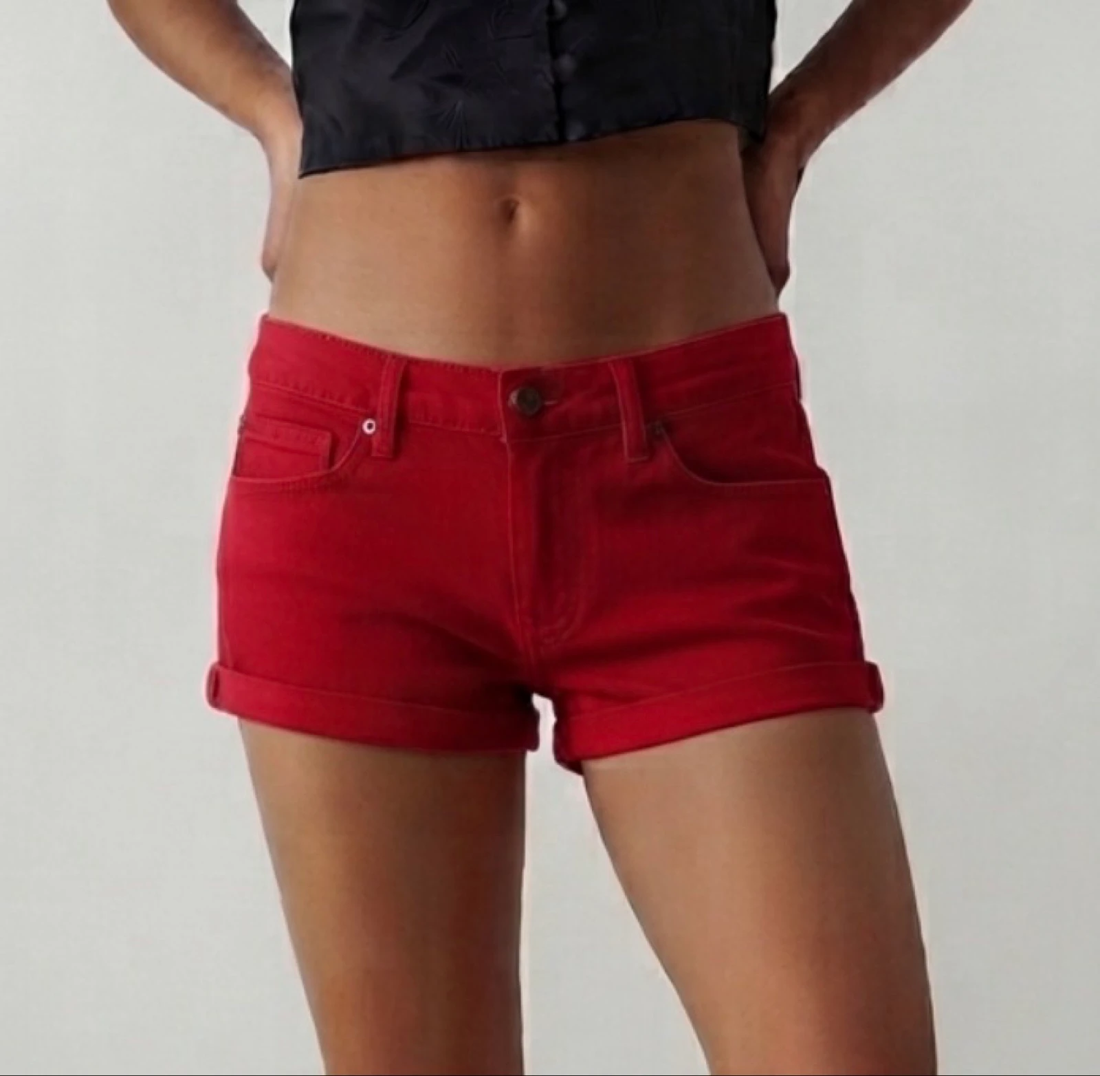 Short rojo subdued